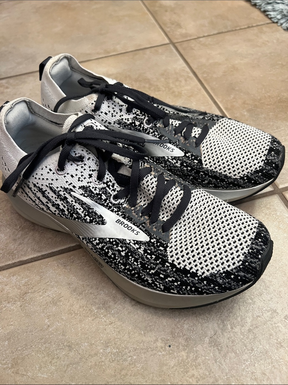 Brooks Women’s Levitate 3 Black & White Speckled Knit Running Shoes